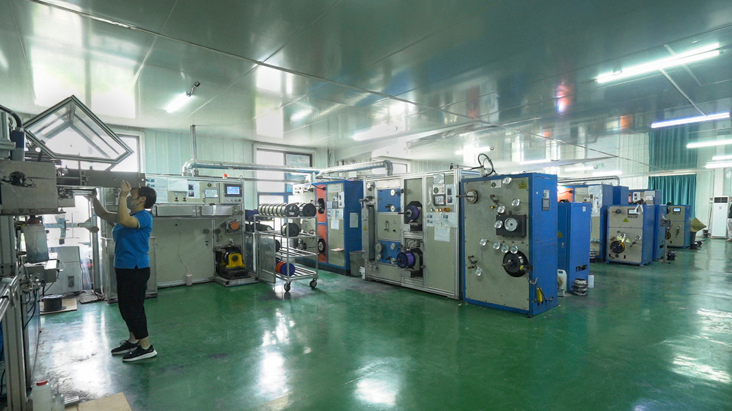 Shandong Yibo Optronics Technology Co., Ltd. linia produkcyjna producenta